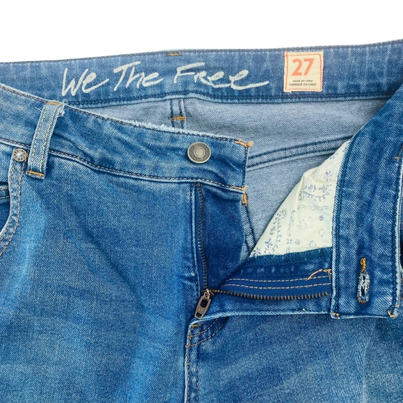 FREE PEOPLE We the Free Low Rise Flare Jean in Medium Wash Size 27 - Picture 3 of 5